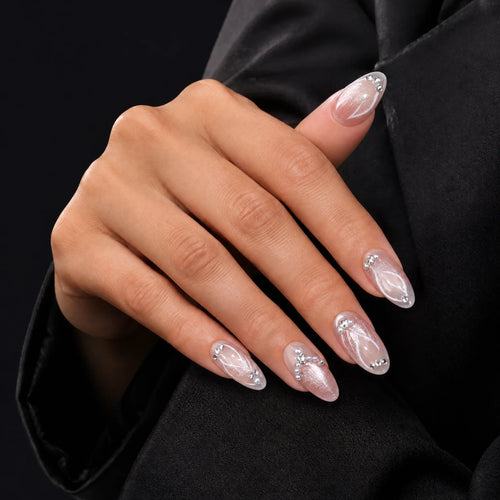 Aurora Pearl Press-On Nails, Almond Medium — Main sur blazer noir (dos de main)