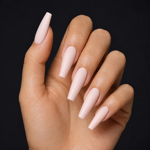 Ballet Press-On Nails, Long Coffin — Hero — une main, fond noir