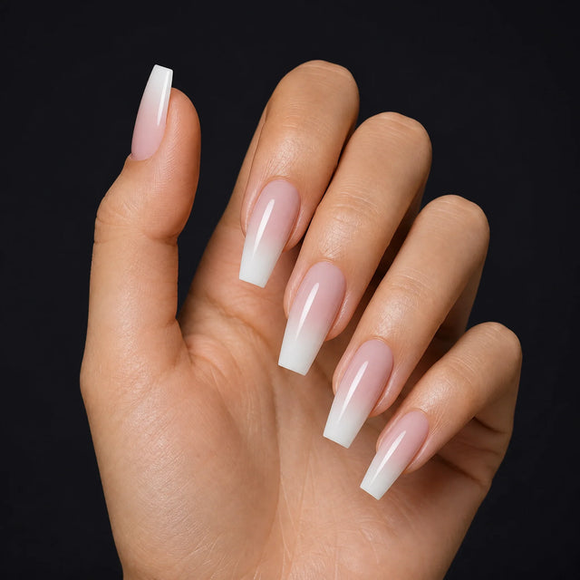 Pink Ombre Press-On Nails, Coffin Long — Hero — une main, fond noir