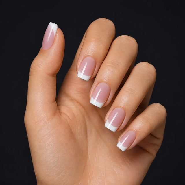 Rose French Press-On Nails, Square Short — Hero — une main, fond noir
